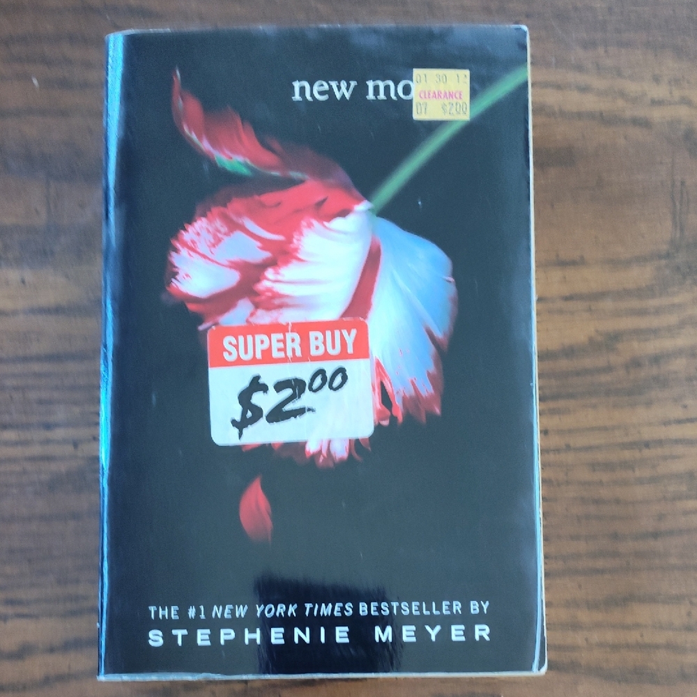 New Moon by Stephenie Meyer Paperback